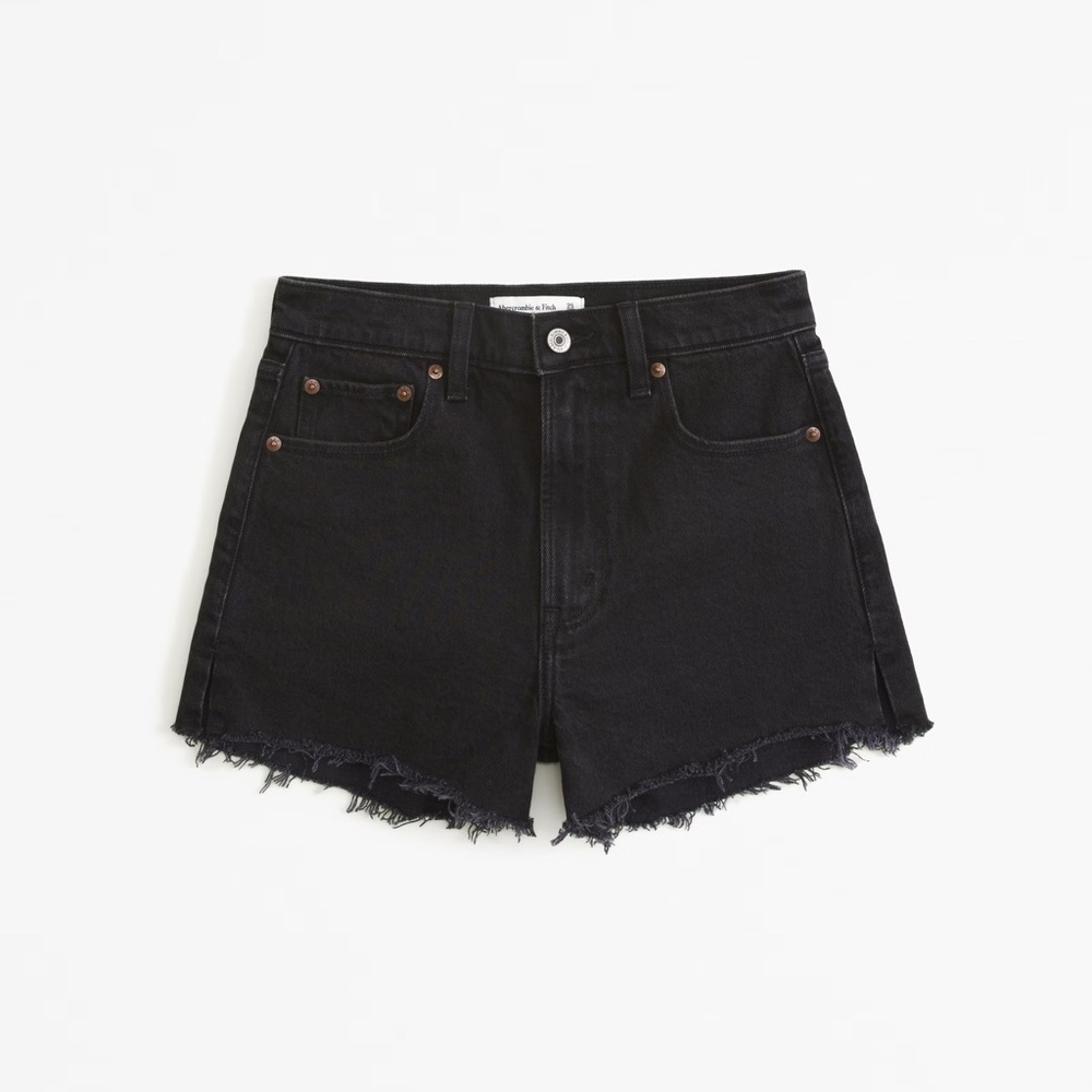 NWT // Abercrombie - Mid Rise Boyfriend Short